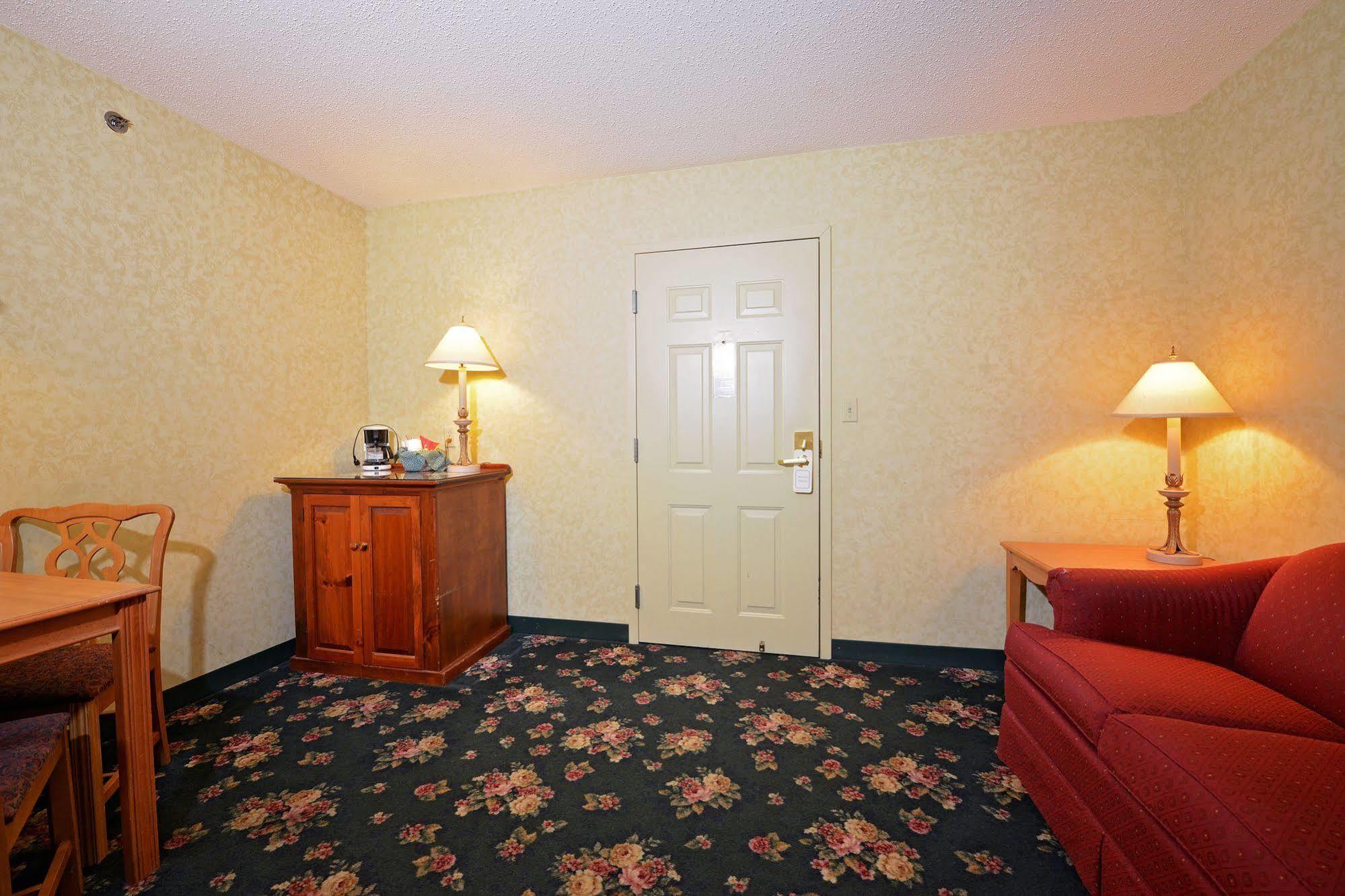 Ourguest Inn & Suites Downtown Port Clinton Eksteriør billede