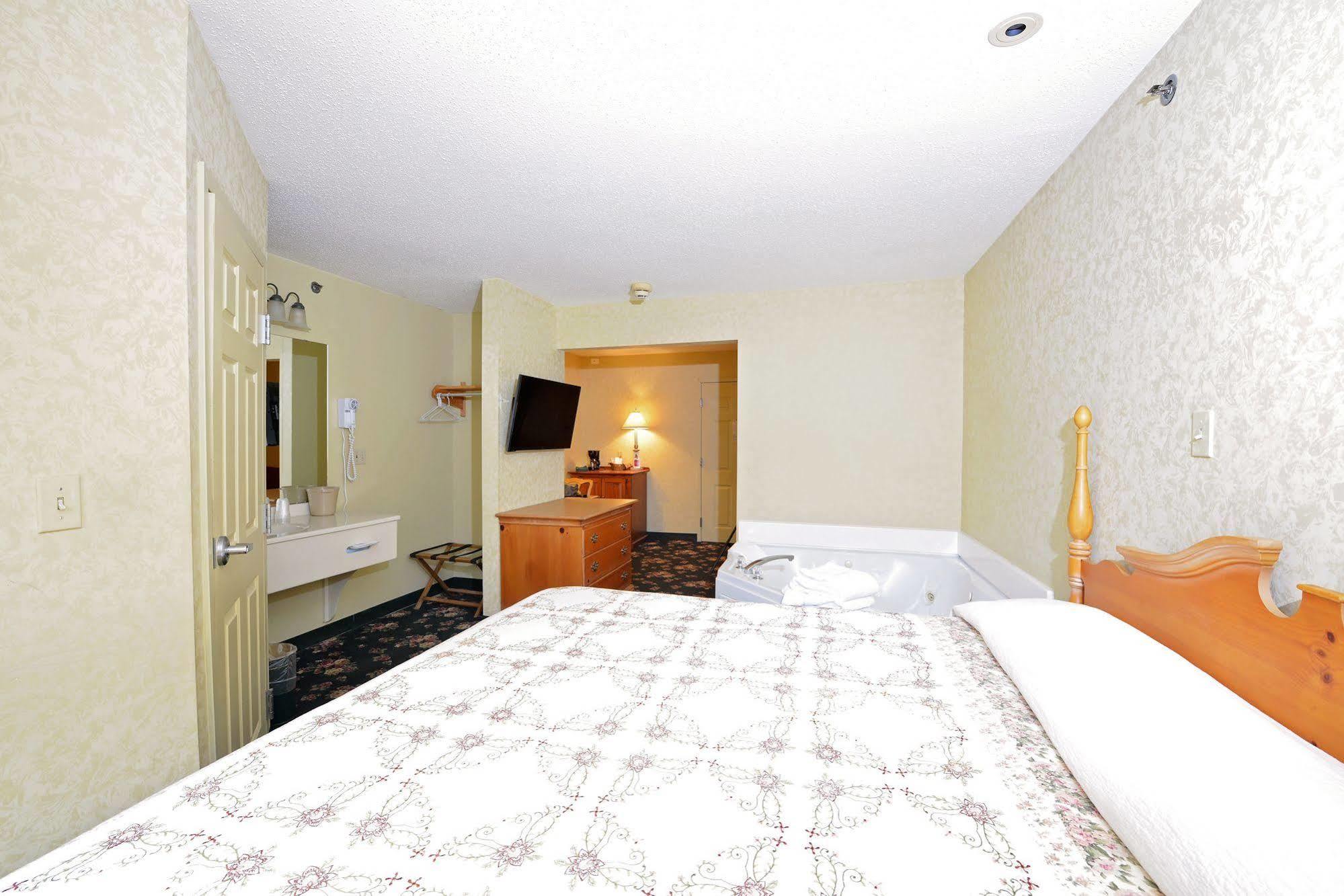 Ourguest Inn & Suites Downtown Port Clinton Eksteriør billede