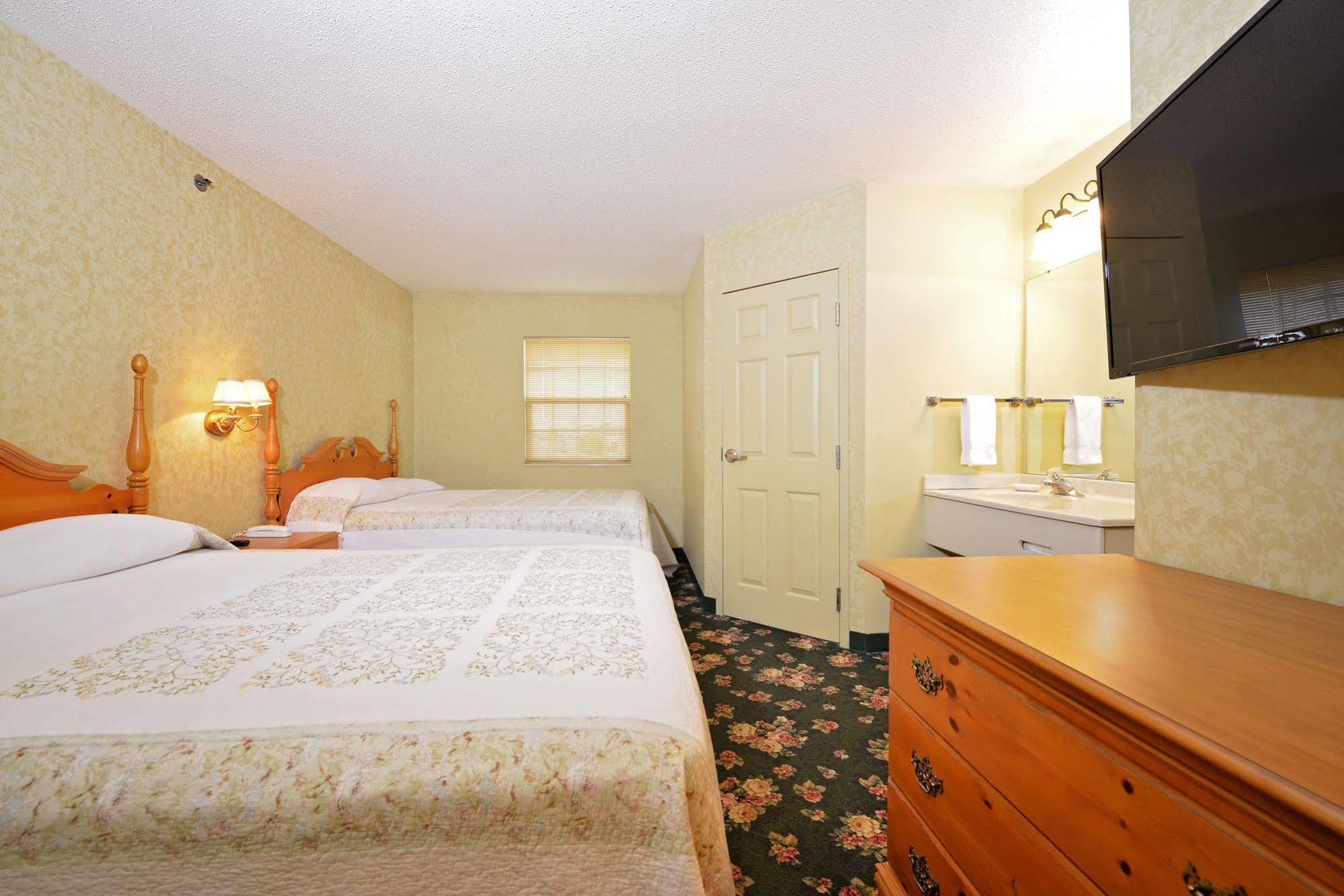 Ourguest Inn & Suites Downtown Port Clinton Eksteriør billede