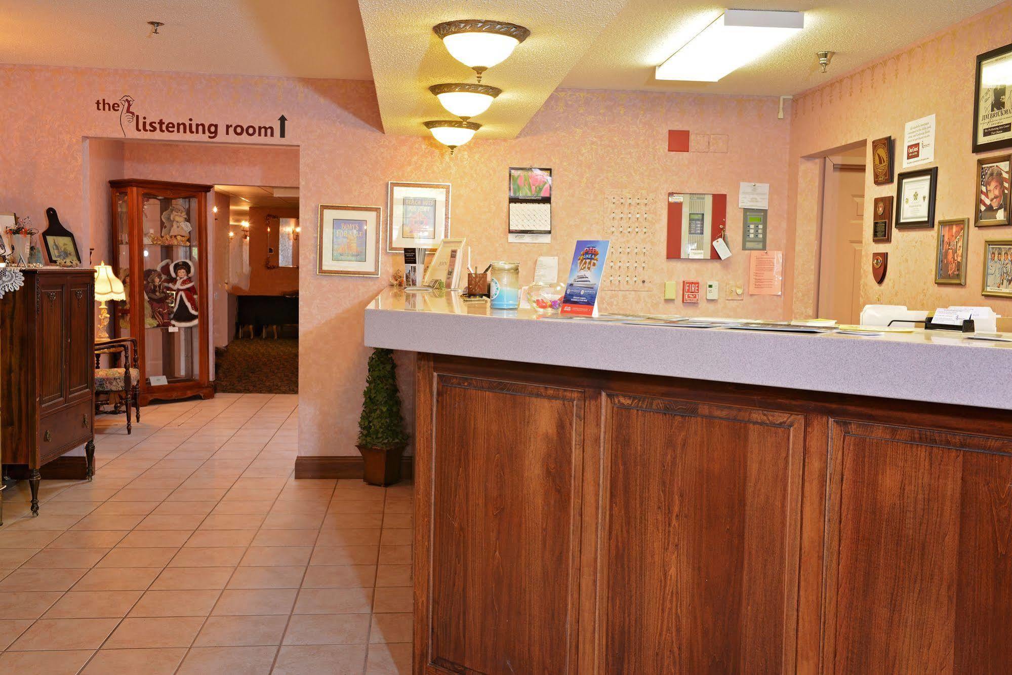 Ourguest Inn & Suites Downtown Port Clinton Eksteriør billede
