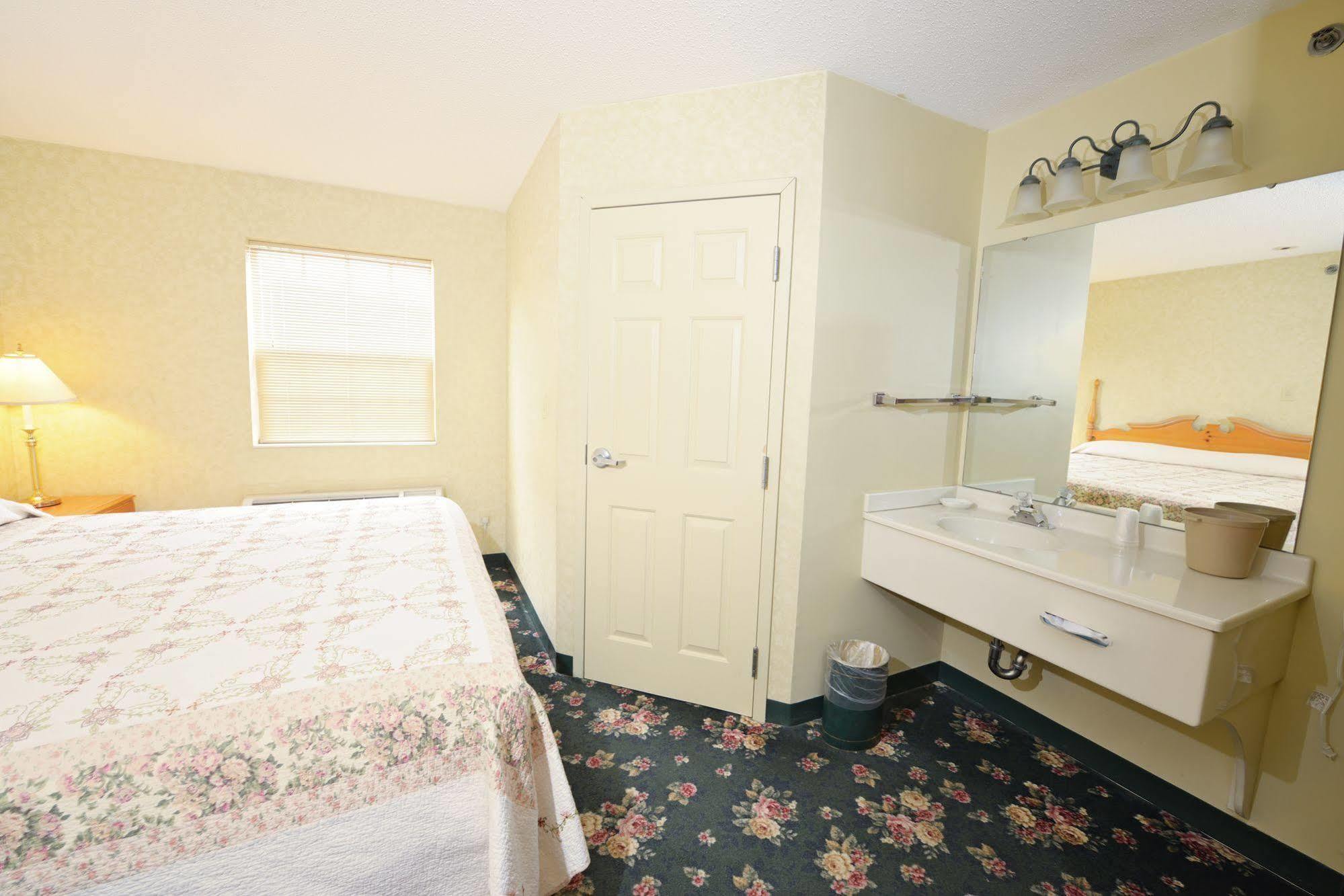Ourguest Inn & Suites Downtown Port Clinton Eksteriør billede