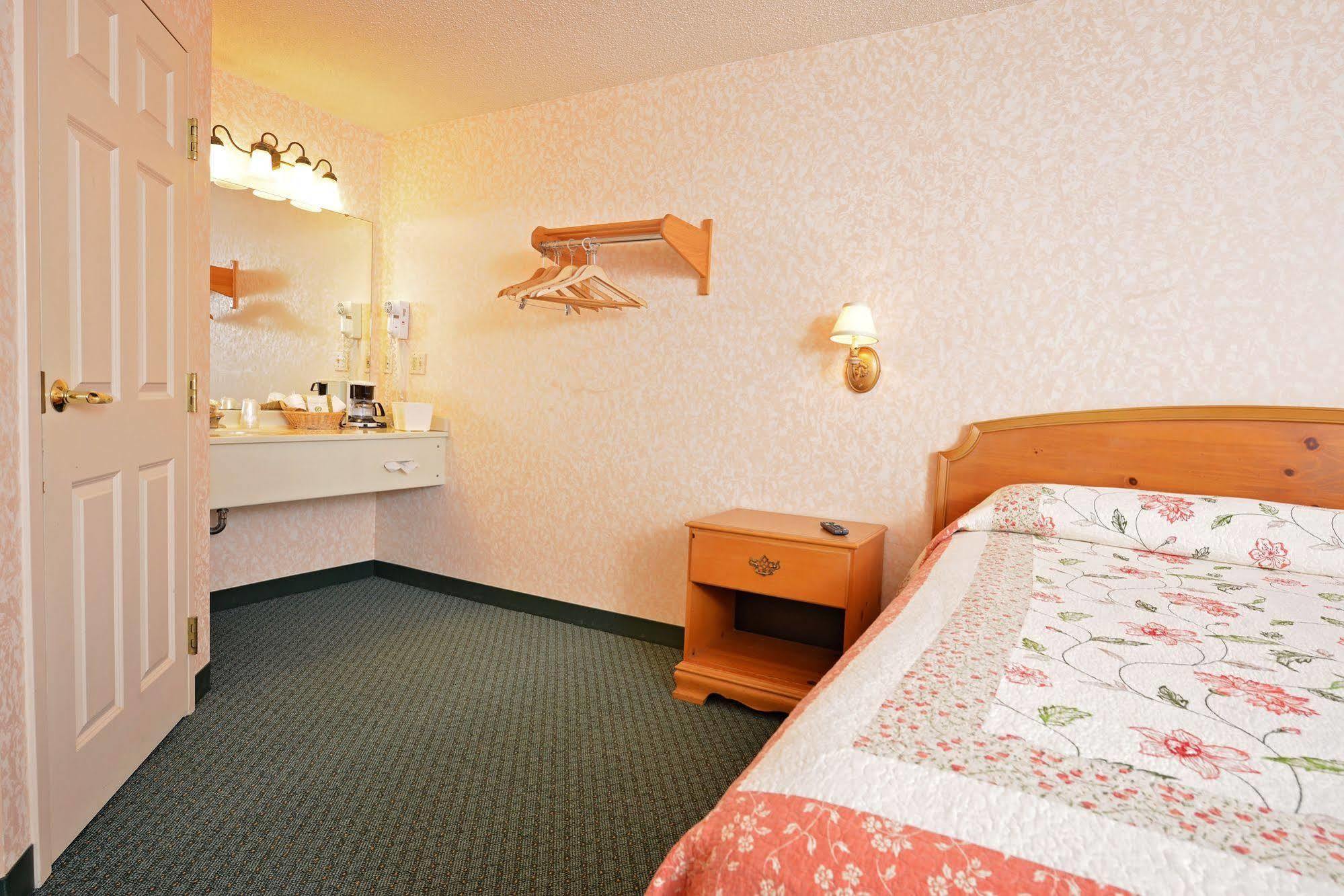 Ourguest Inn & Suites Downtown Port Clinton Eksteriør billede