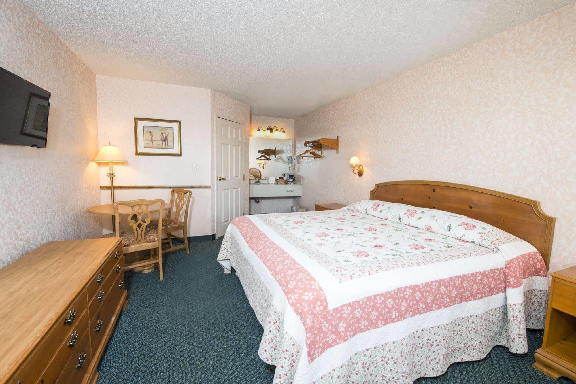 Ourguest Inn & Suites Downtown Port Clinton Eksteriør billede